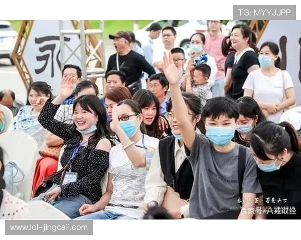 二明直播带货现场火爆围观人数破万